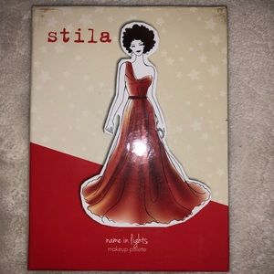 Stila Shadow Book